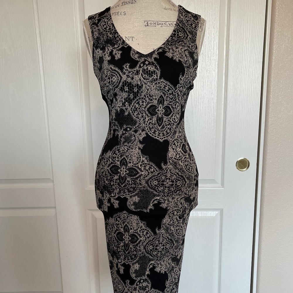 Fora Stretch Lace Bodycon Midi Dress